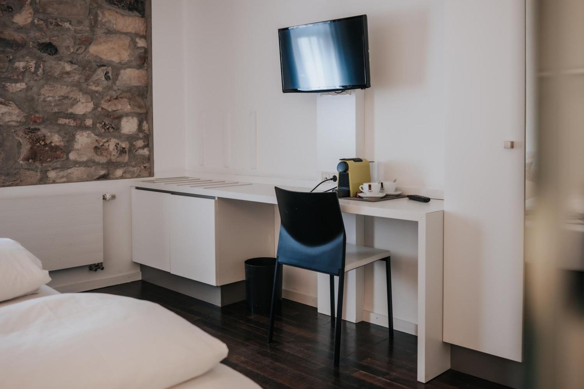 Design Hotel & Restaurant Loewen Улм Екстериор снимка