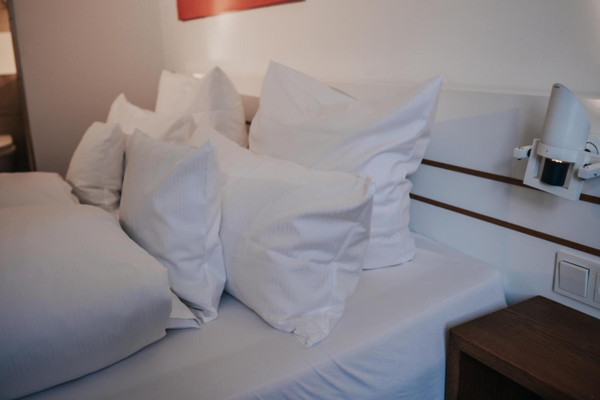 Design Hotel & Restaurant Loewen Улм Екстериор снимка
