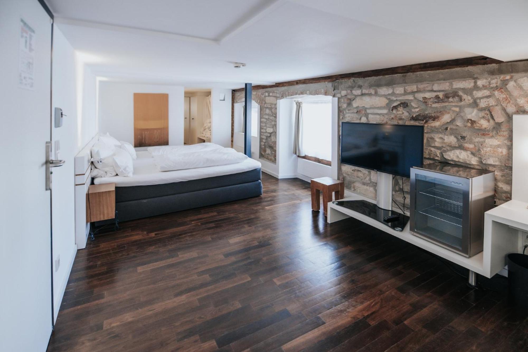 Design Hotel & Restaurant Loewen Улм Екстериор снимка